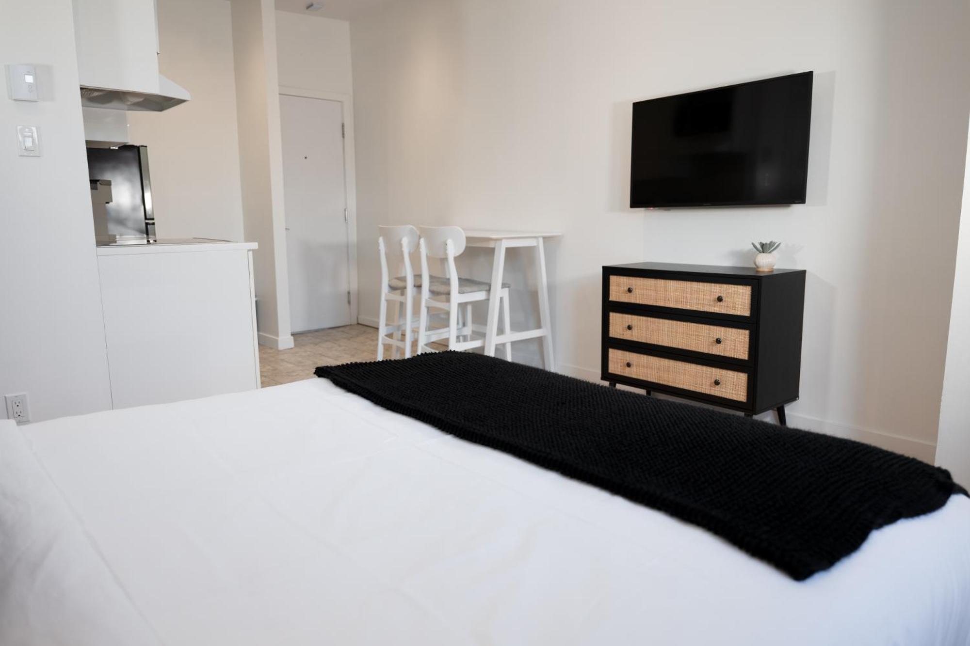 #8 - Refined - Self Check In - Plateau - St-denis - Ac - Tv Apartamento Montreal