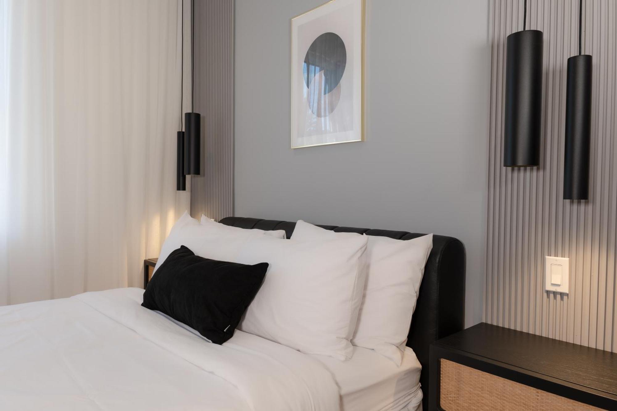 #8 - Refined - Self Check In - Plateau - St-denis - Ac - Tv Apartamento